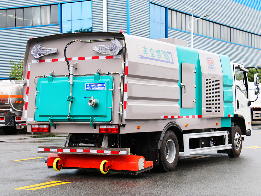 CL5080TXCBEV东风华神5.5方纯电动吸尘车