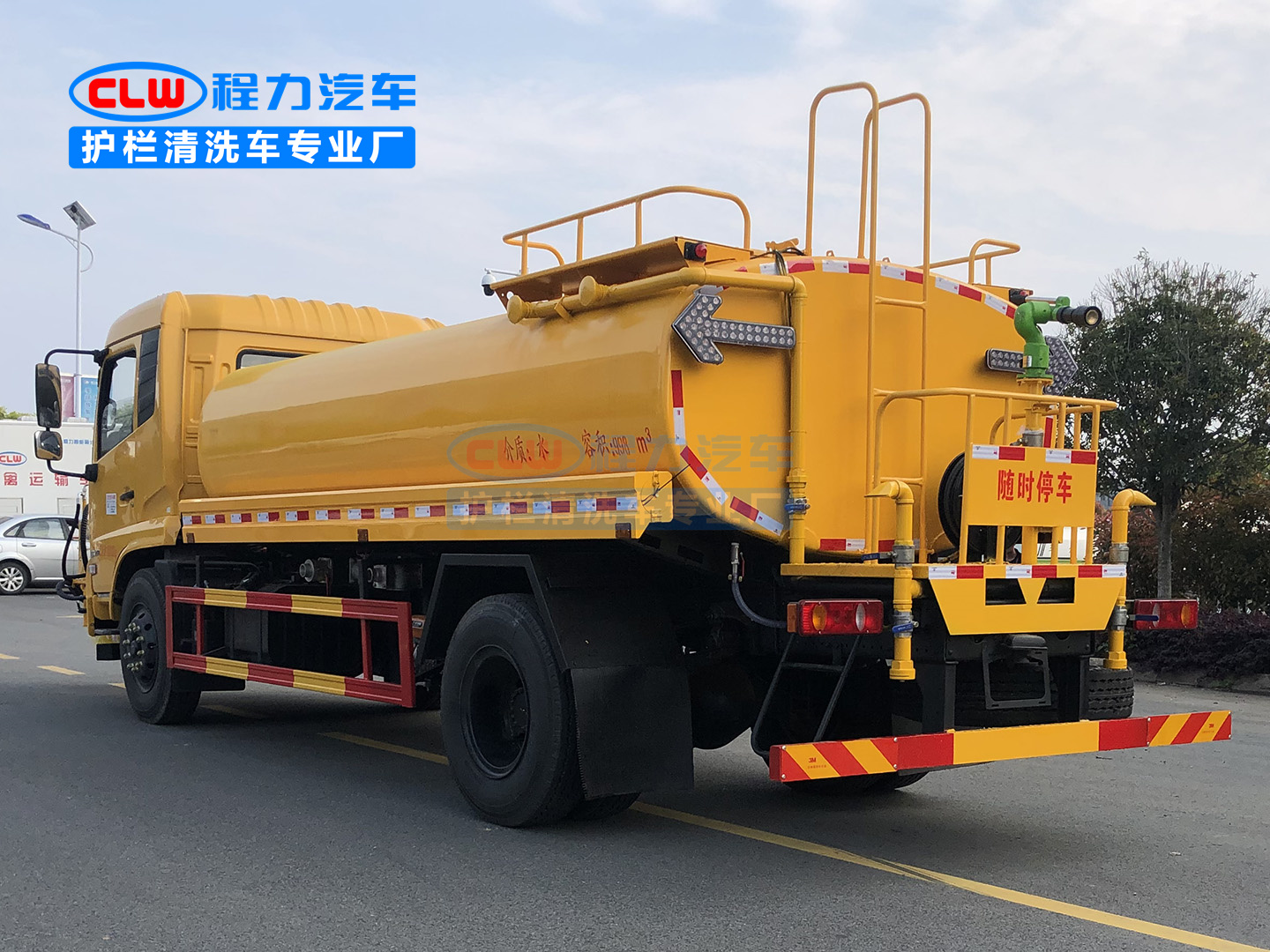 东风天锦高速护栏清洗车