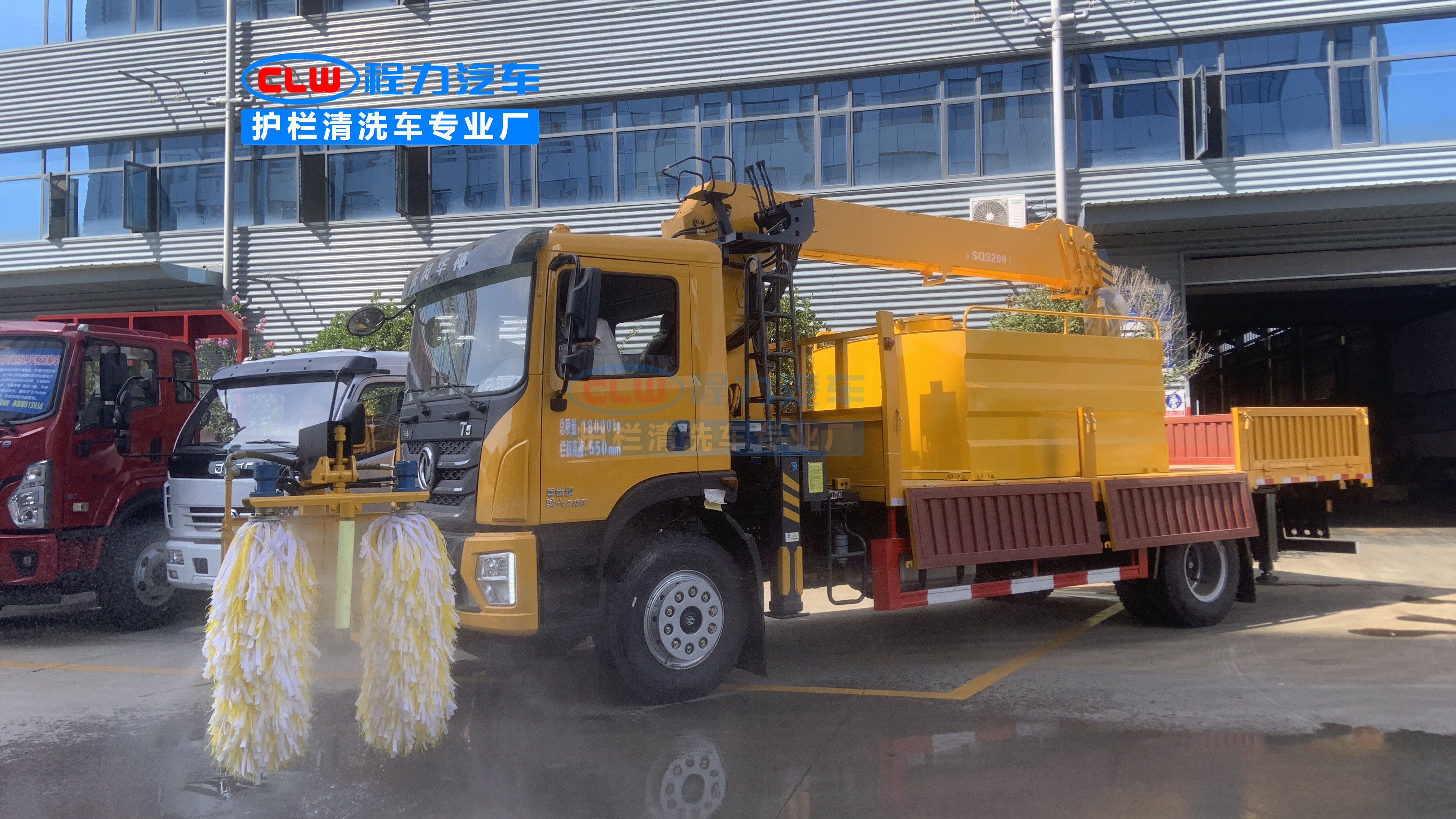 东风华神T5随车吊加装护栏清洗机